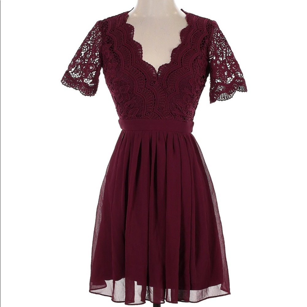 Lulus burgundy lace short-sleeved dress